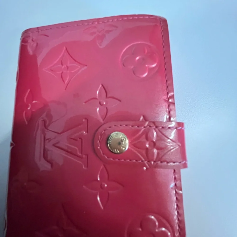 AUTHENTIC Louis Vuitton Pink Vernis Leather Kisslock Wallet - Picture 4 of 7